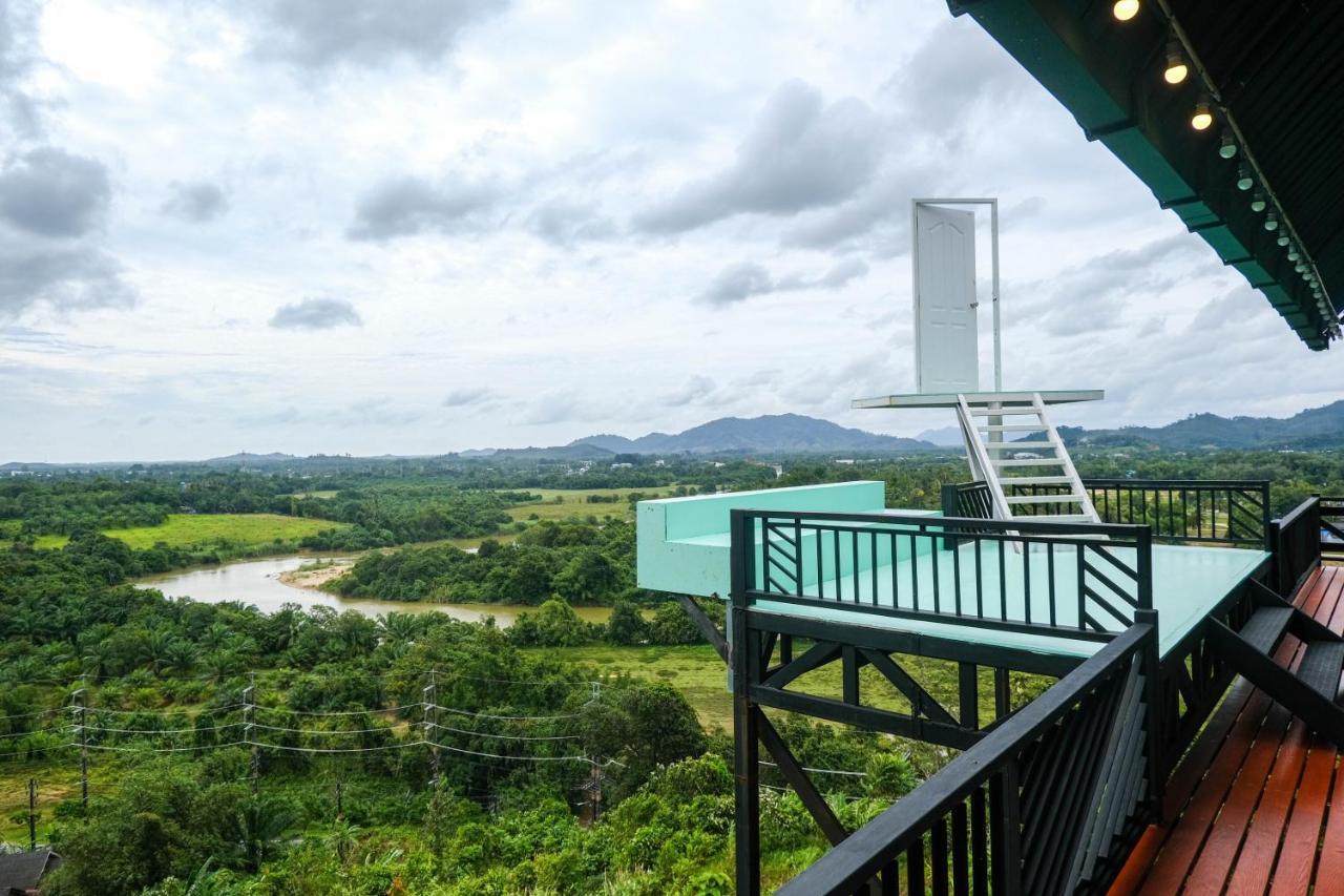 Bangmara Hill Hotel Takuapa Bagian luar foto